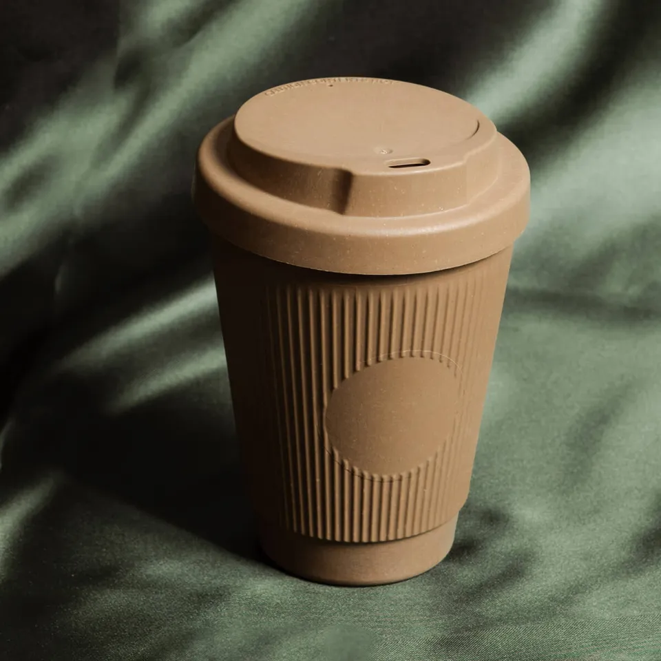 io-nova-kaffeeform-weducer-cup-essential-to-go-kaffeebecher-300ml-in-cardamom image 1