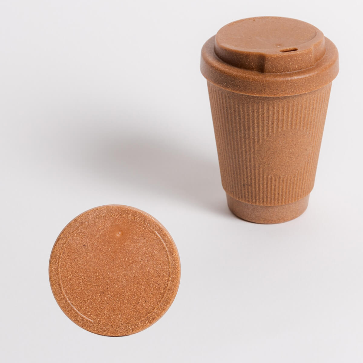 io-nova-kaffeeform-weducer-cup-essential-to-go-kaffeebecher-300ml-in-nutmeg image 3